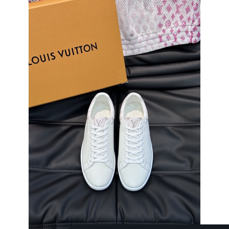 l**is V*t*n sneakers